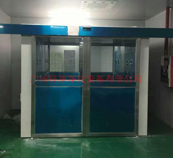 自動(dòng)門風(fēng)淋室則配備有感應(yīng)裝置 自動(dòng)門風(fēng)淋室則配備有感應(yīng)裝置
