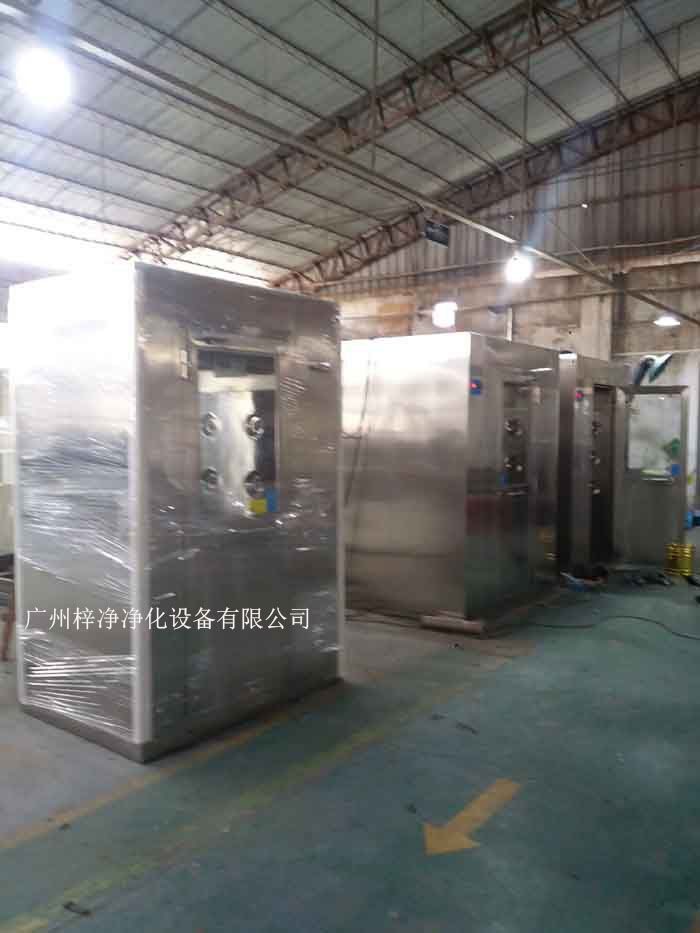風淋室和貨淋室是兩種常見的空氣凈化設備 風淋室和貨淋室是兩種常見的空氣凈化設備