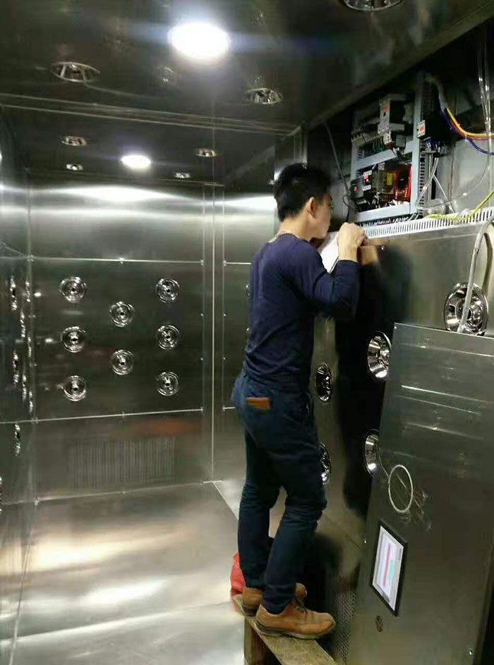 風(fēng)淋室定期進(jìn)行電氣安全檢驗(yàn)是必不可少的 風(fēng)淋室定期進(jìn)行電氣安全檢驗(yàn)是必不可少的