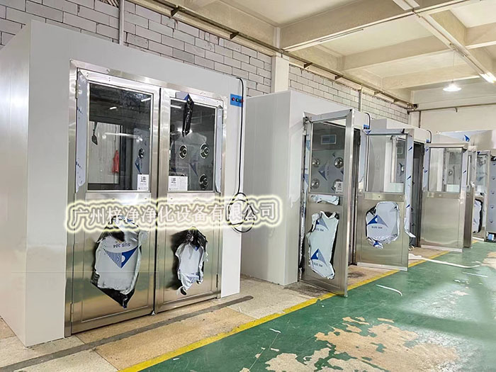 風(fēng)淋室的結(jié)構(gòu)和設(shè)計(jì)會(huì)影響風(fēng)淋效率，進(jìn)而影響所需的風(fēng)淋時(shí)間。