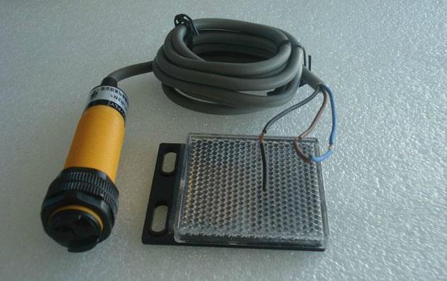 E3F-R2N1風淋室光電開關
E3F-R2N1風淋室光電開關